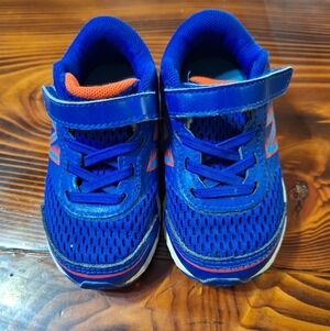 5.5 W toddler Blue New Balance Shoes